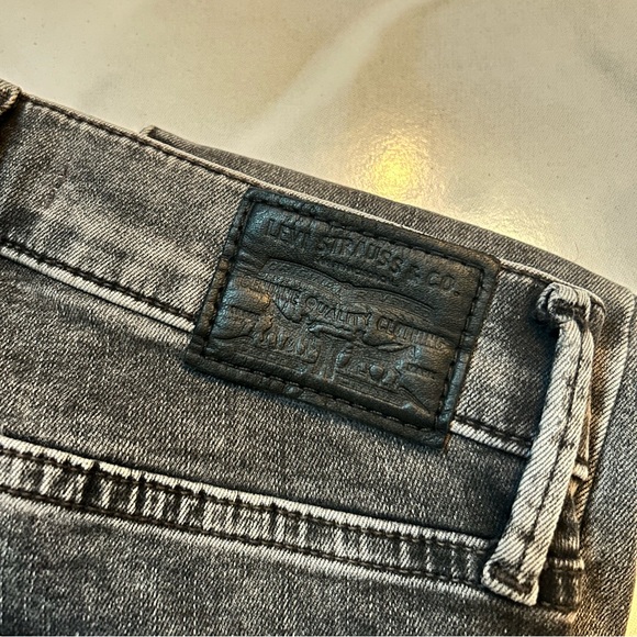 Like new Levi’s 720 grey washed skinny jeans - Picture 2 of 5